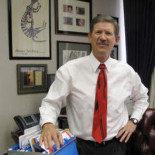 Se baja el sueldo a casi una décima parte para que el dinero vaya a educación