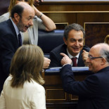 Se aprueba la reforma de la Constitución, con 316 votos a favor y 5 en contra