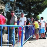 Inmigrantes "irregulares" se entregan a la Policía para que los repatríen a su país