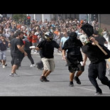 Batalla campal en Atenas entre policías y manifestantes