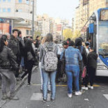 "Si la gente tiene que ir más apretujada en el bus, pues irá"