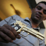 Un rebelde de 22 años confiesa el asesinato de Gaddafi