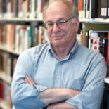 Premio Nobel de Economía afirma que los Analistas bursátiles no sirven para nada. Es puro "lanzamiento de dados". (eng)