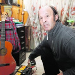 Un parado consigue abastecer su piso de un barrio  de Valladolid con energía solar