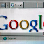 Google reconoce que Siri es una amenaza para su negocio