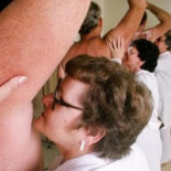 ¿Por qué nos huele más la axila izquierda que la derecha?