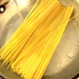Cómo cocer pasta sin olla: menos tiempo, menos agua y menos gas