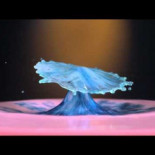 Dos gotas de agua colisionando a cámara superlenta (5000 fps)