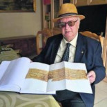 A los 71 años se doctora con sobresaliente en Filología Clásica con una tesis escrita a mano