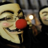 Anonymous publica los datos del policía que usó pimienta contra los manifestantes