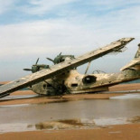 Historia de un hidroavión enterrado en la arena