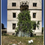 Pensión de pueblo abandonada
