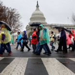 Los indignados de EE.UU. acampan frente al Congreso y comienzan a ocupar viviendas