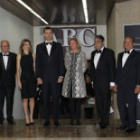 Emilio Botín lava penosamente su imagen