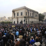 Un incendio durante los disturbios de El Cairo destruye el original de la 'Descripción de Egipto' encargada por Napoleón