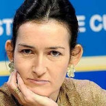 Sinde: más de 600.000 euros en subvenciones entre ex alumnos y profesores de la escuela de cine donde impartió clases