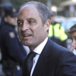 El juez a Camps: '¿Quiere dejar el móvil, por favor?'