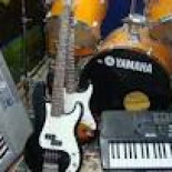 Tú que eres músico, ¿por qué no tocas un rato? (por la cara) [CAT]