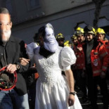 Unos 11.000 funcionarios protestan contra los recortes ante un Parlament blindado