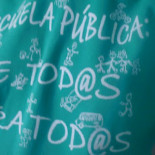 Obligada a quitarse la sudadera verde para salir en la orla del instituto