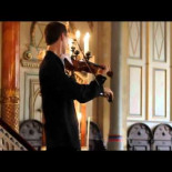 Violista interrumpido en pleno concierto por el tono de un teléfono móvil