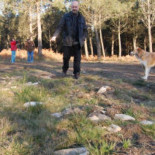 Una desbrozadora arrasa una mámoa del yacimiento de Monte Penide