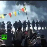 Vídeo de Ocuppy Oakland: La Policía usa granadas de aturdimiento y gas lacrimógeno contra los manifestantes