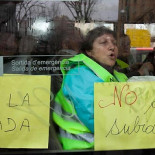 Unos 70 jubilados ocupan un autobús para protestar por los recortes