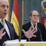 El Gobierno obliga a 60 000 opositores a estudiar cómo funciona el magnetofón