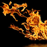 Como convertir el agua en diferentes armas mortales usando un lápiz y una batería (Eng)