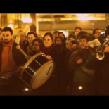 Las bandas callejeras toman la estación del Norte, al lado del IES Lluís Vives (Humor o no)