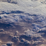 Satélite de la NASA revela que el manto de nubes terrestre está cada vez más bajo (ING)