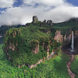 Alrededores de El Salto del Ángel:  panorámica aérea en 360° [ING]
