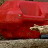 Rocían con gasolina y prenden fuego a un niño de 13 años sólo “por ser blanco”