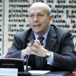 Wert asegura que sobran un 13% de titulaciones y anuncia una próxima reforma universaria