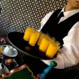 Denuncian a un empresario que pidió a sus empleados 180 euros por trabajar en un restaurante