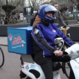La solución de Domino's Pizza al sonido de las motos eléctricas.