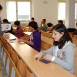 Los universitarios con beca tendrán que superar entre el 90 y el 100% de los créditos para renovarla