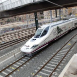 Fomento maneja un informe que pide la privatización total de Renfe