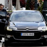El alcalde de Vigo acude a la manifestación del 1 de mayo... en coche oficial