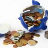 Pagar por sacar dinero en ventanilla en los bancos españoles, cada vez más cerca