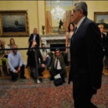 Sentada de los periodistas ante el líder neonazi griego