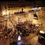 La Policía desaloja a los indignados de Sol