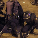 Las multas por cubrirse el rostro en actos violentos oscilarán entre 3.000 y 30.000 euros, según El Jueves