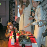 El chef Mao Sugiyama cocina sus propios genitales para cinco comensales