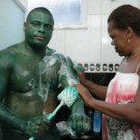 Se disfrazó de "El Increíble Hulk" y ahora no puede volver a la normalidad