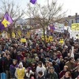 La bandera republicana: Roja, amarilla, y... ¿morada?