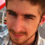 Aleix Saló: “Gente que trabaja en el ministerio de Economía ha venido a que le firme Simiocracia”