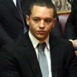 Diputado nazi de Amanecer Dorado en busca y captura policial tras abofetear a una contertulia comunista en TV [ENG]