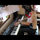 Bohemian Rhapsody, interpretada solo al piano, incluida la parte de los coros